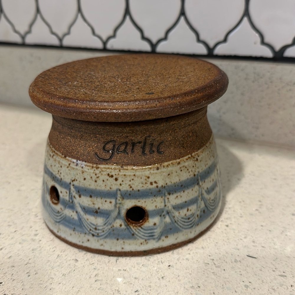 Ceramic Garlic Kepper